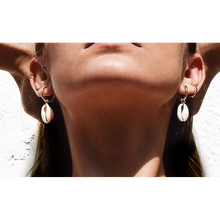 Load image into Gallery viewer, Caroline Huggie Hoop